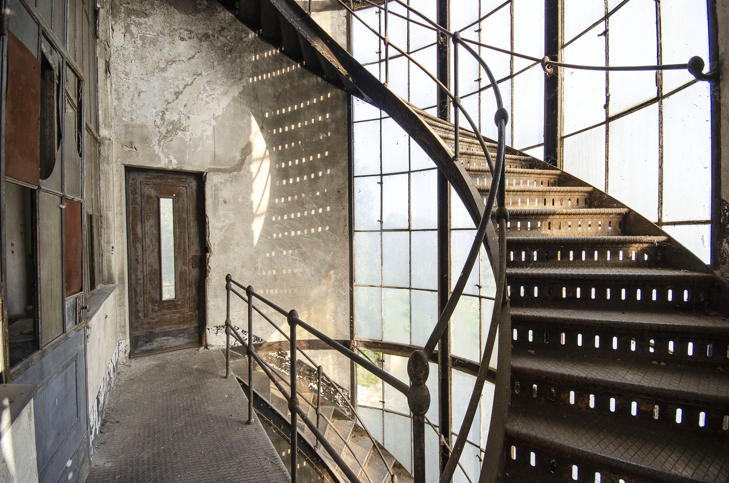 Photo urbex Courbes industrielles - Hongrie par Chico Lakai