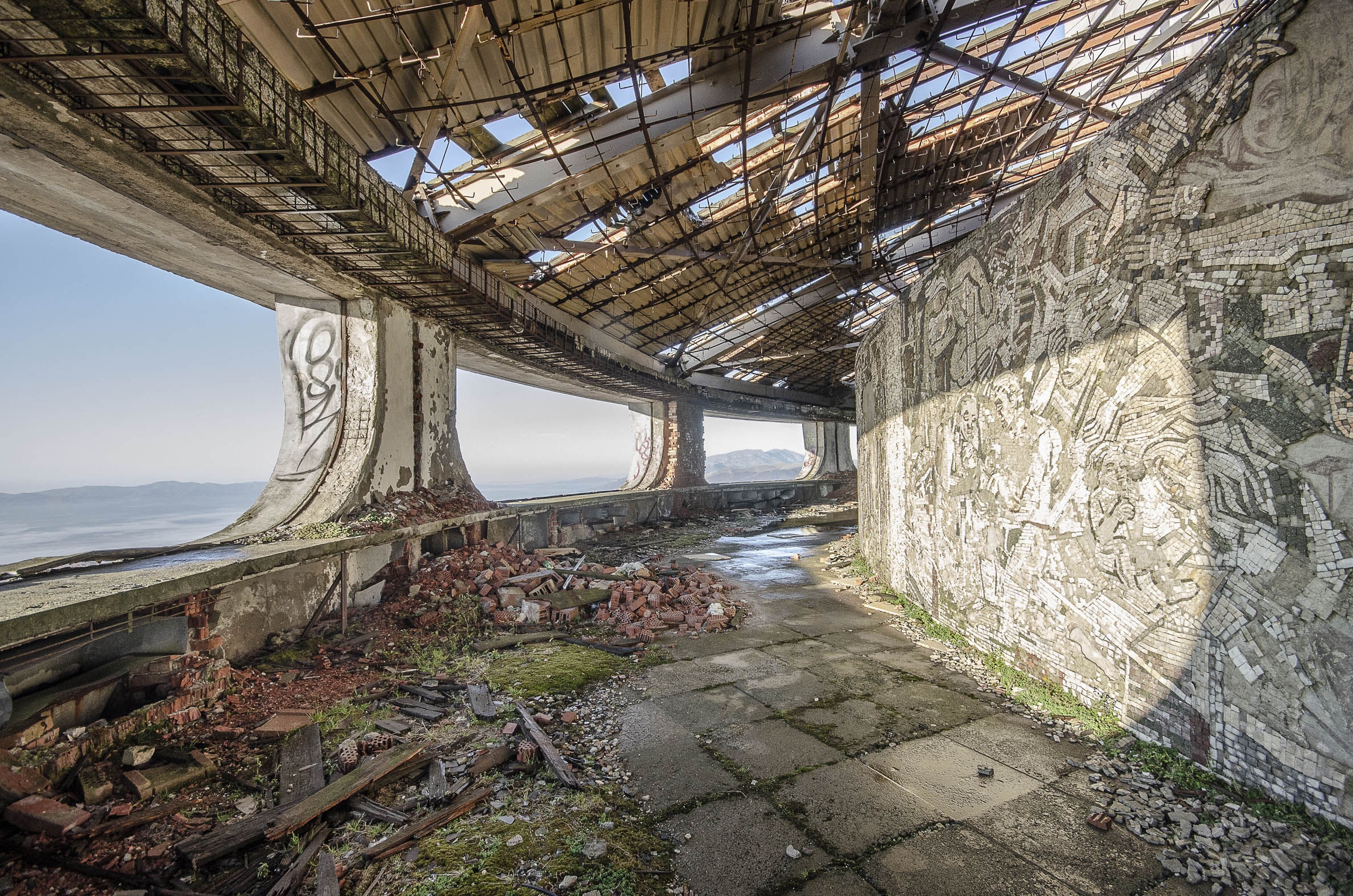 Photo urbex Buzludzha corridor, Bulgarie par Chico Lakai - Galerie 361