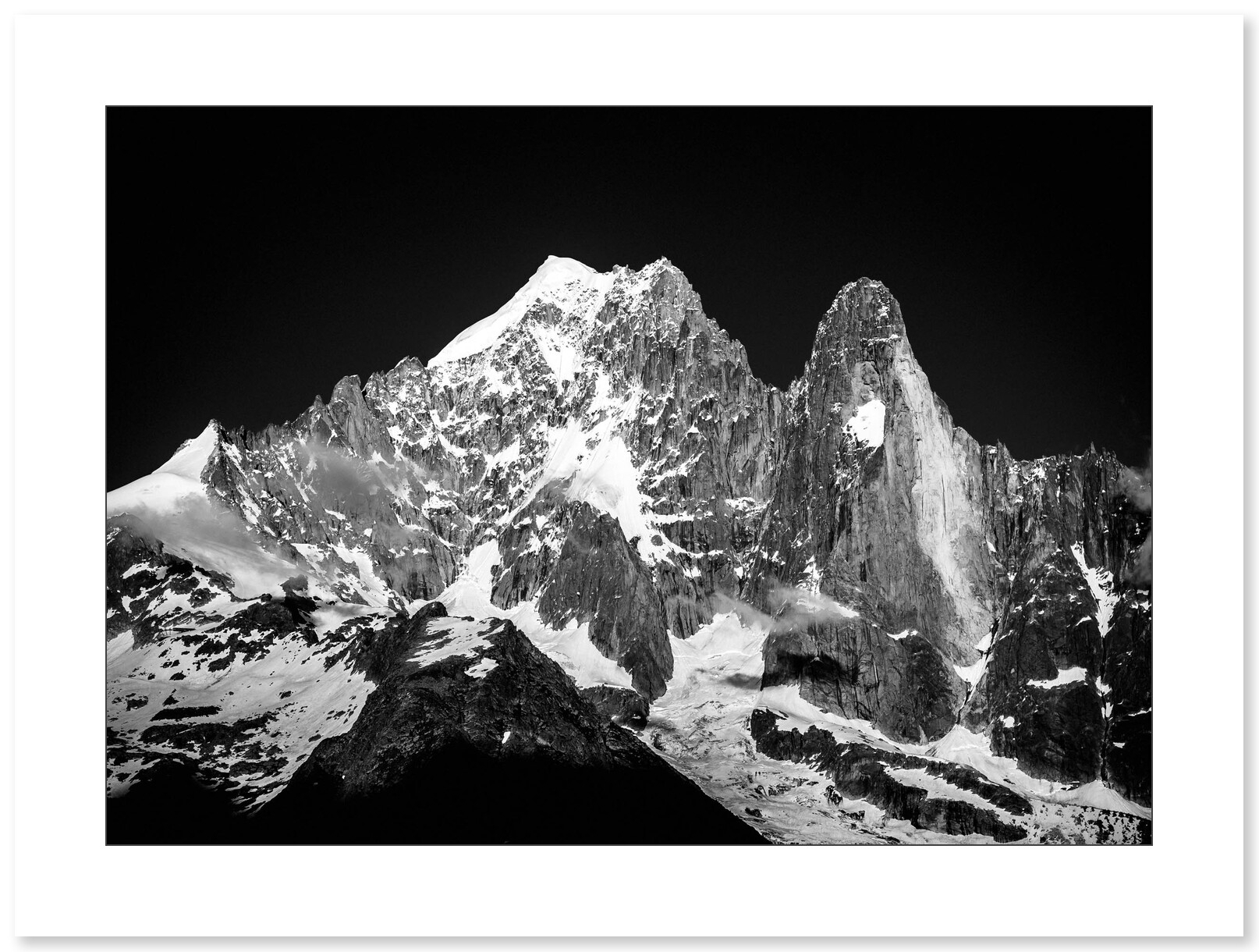 Lumière du soir sur l'Aiguille Verte et les Drus par Marc Daviet