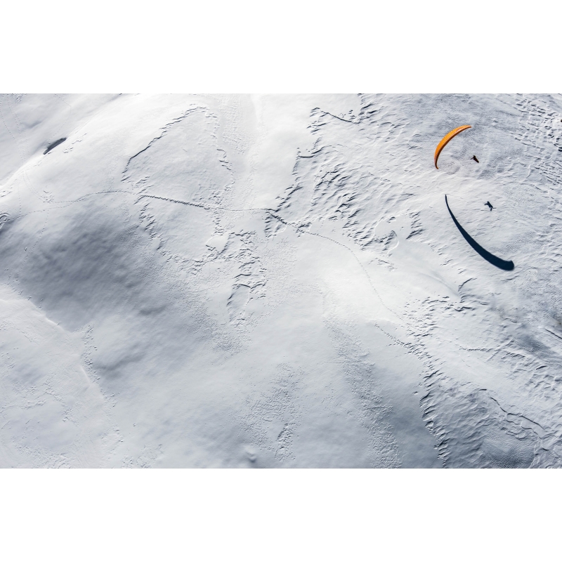 Jeu d'ombres en parapente, Oberland Bernois par jérome Maupoint