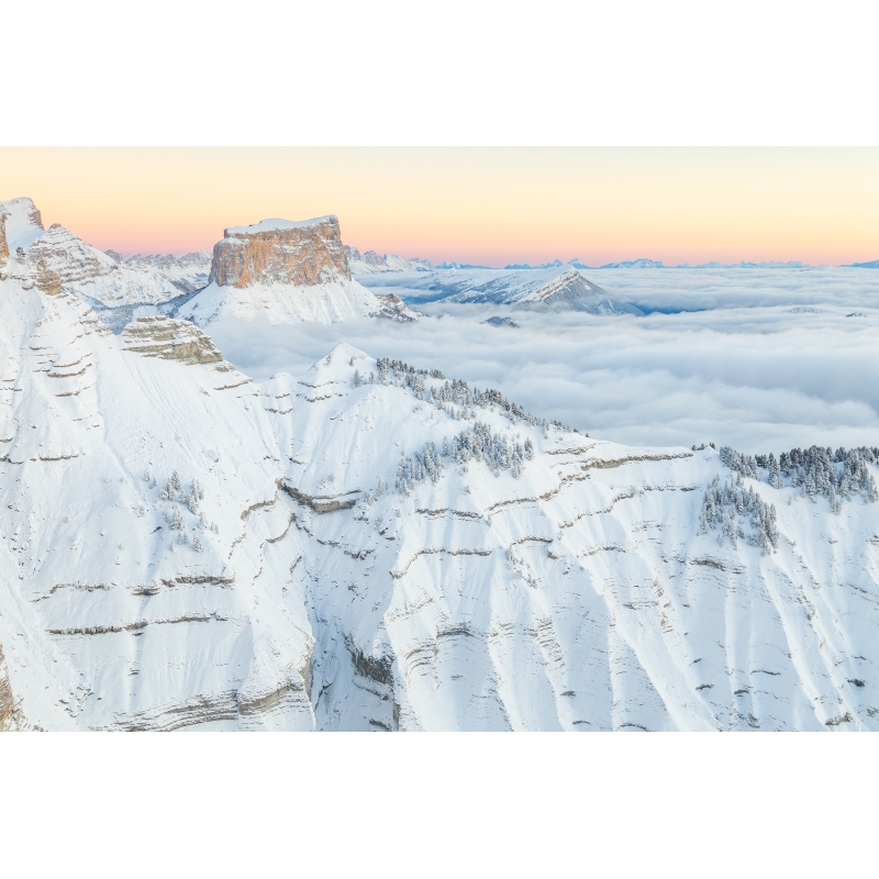 Le Mont-Aiguille et le crêtes du Vercors un matin d’hiver