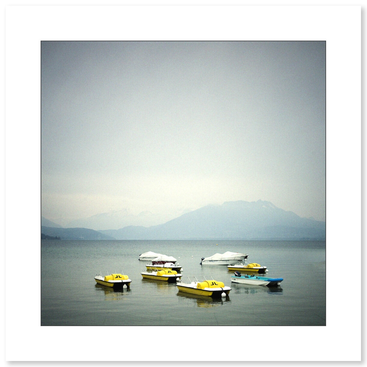 Pédalo sur le lac d'Annecy par Christelle Calmettes - Galerie 361