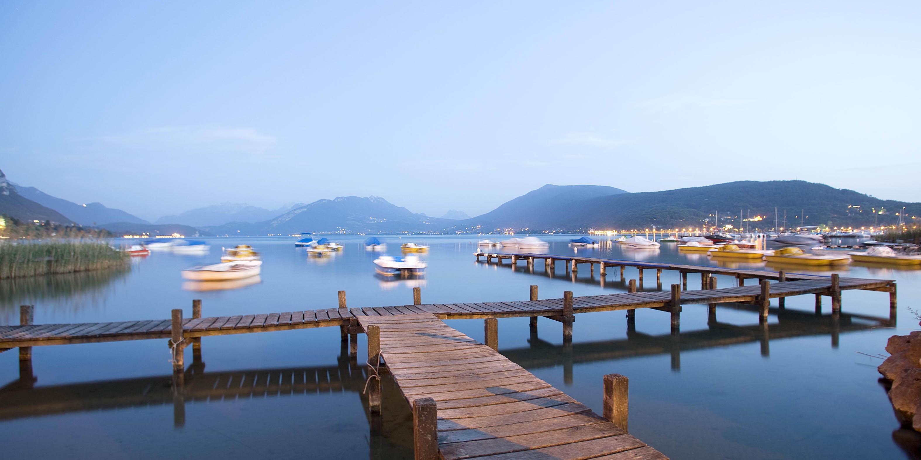 Lac d'Annecy et pontons à la nuit tombante - Galerie 361