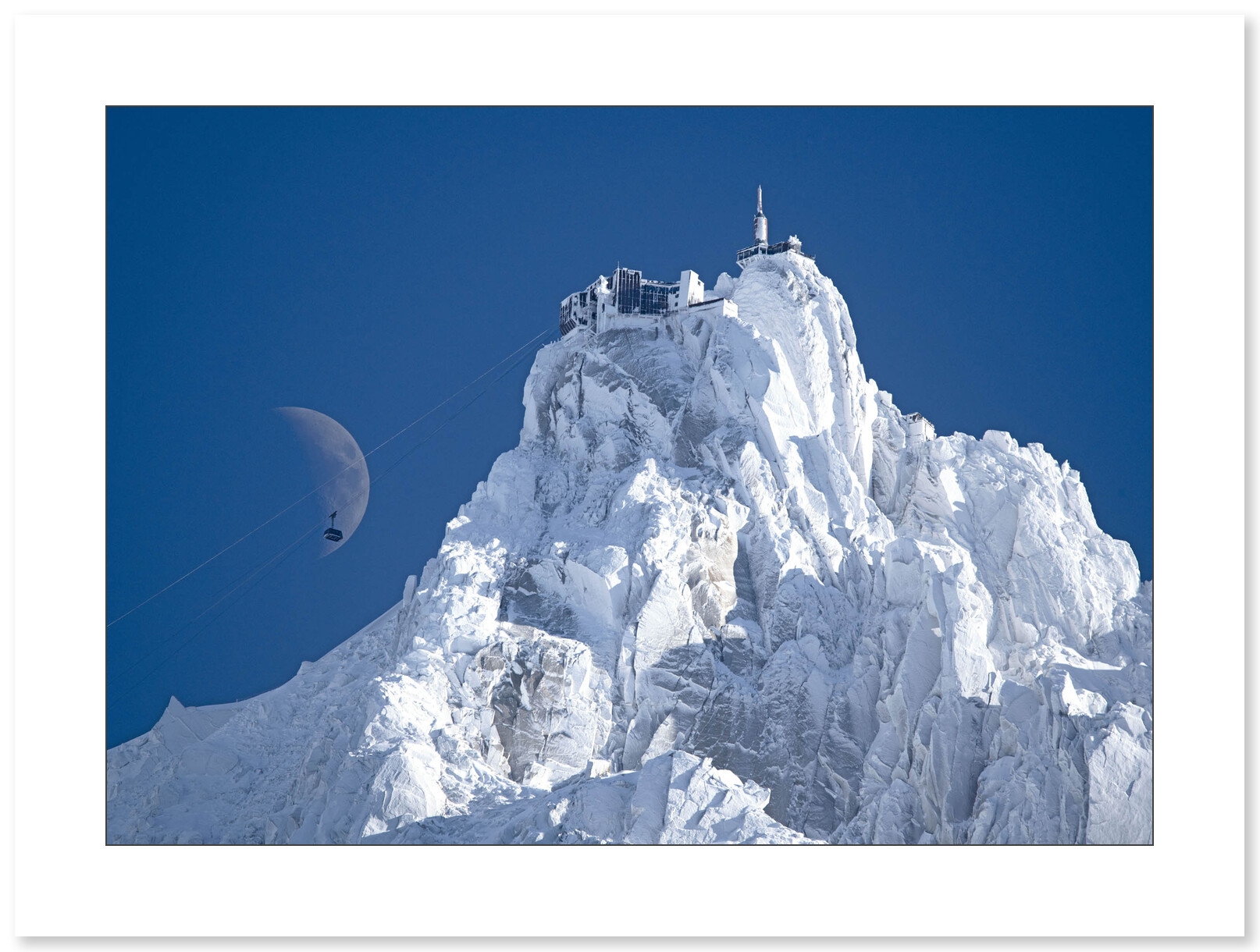 Lune près de l'Aiguille du Midi de Guillaume Sévar - Galerie 361