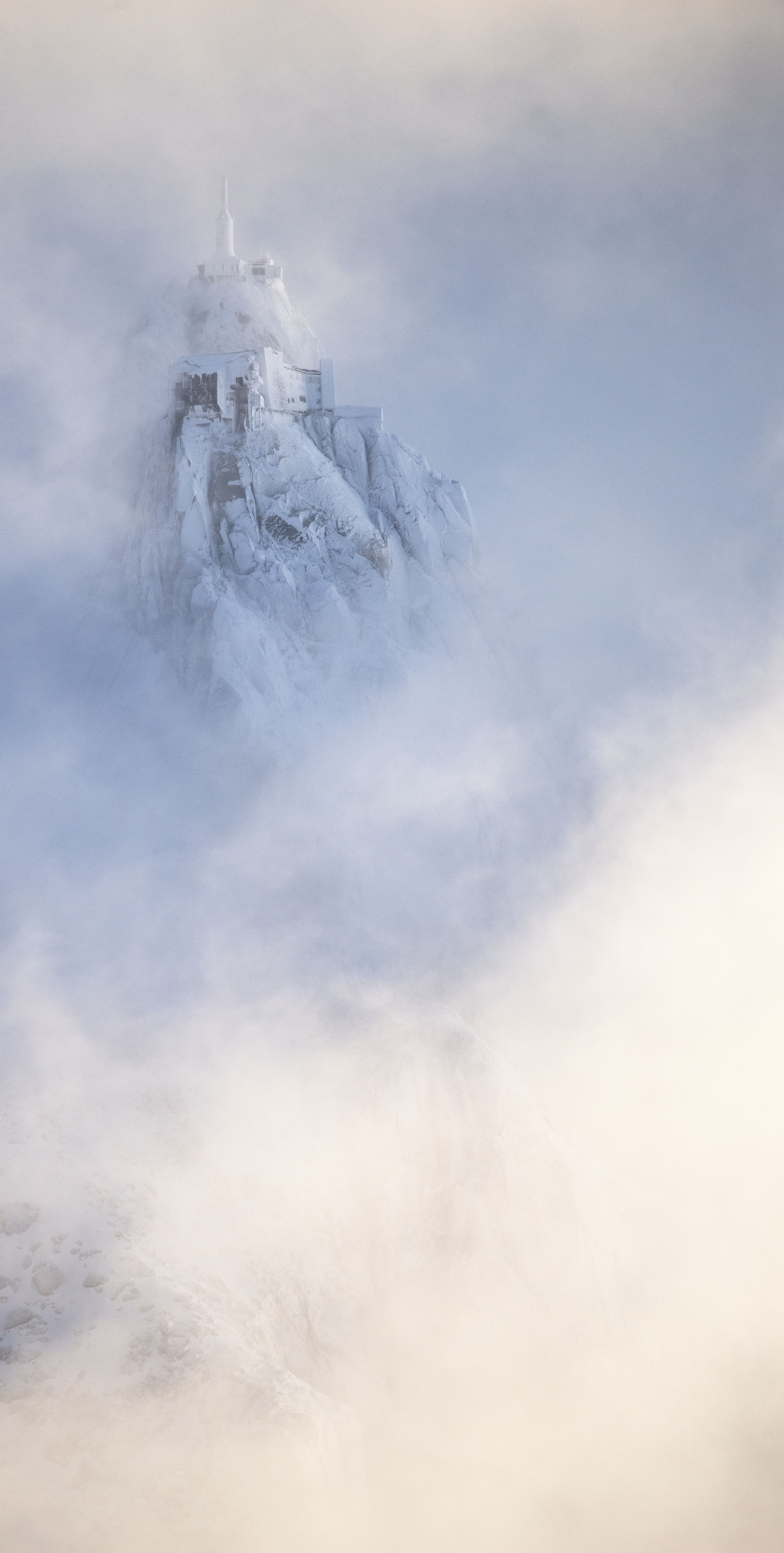 Aiguille du Midi dans la brume de Guillaume Sévar - Galerie 361