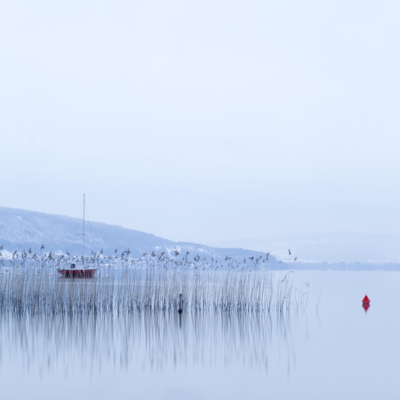 Le bateau rouge et la bouée par Christelle Calmettes - Galerie 361