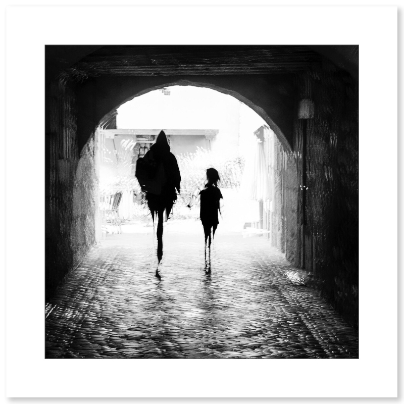 Silhouettes en vieille ville par Gilles Marguerat - Galerie 361